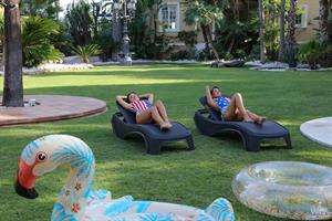 Apolonia & Maria Nude Pictures Apolonia & Maria: Photostory By The Pool