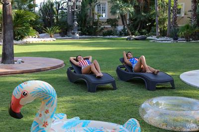 Apolonia & Maria: Photostory By The Pool