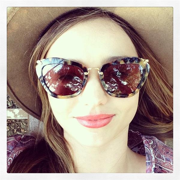 Miranda Kerr taking a selfie