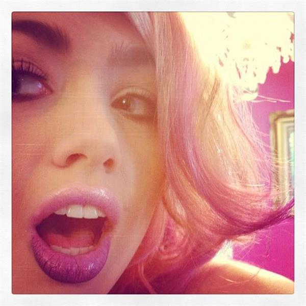 Skye Sweetnam taking a selfie