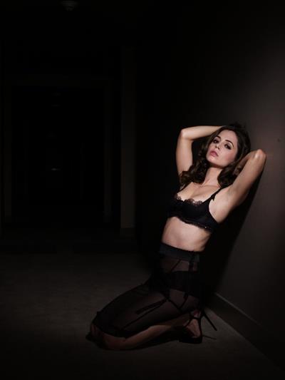 Eliza Dushku in lingerie