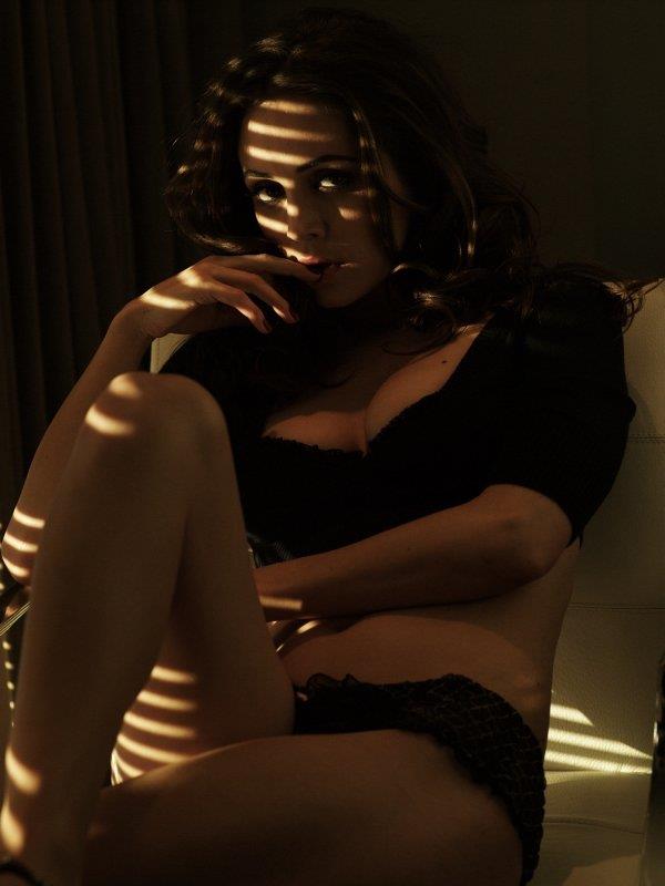 Eliza Dushku in lingerie