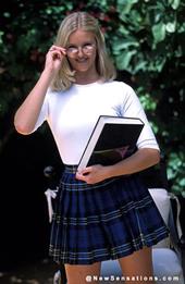 Hannah Harper stripping & fingering her pussy