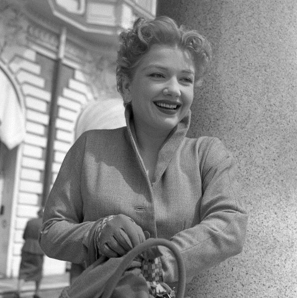 Anne Baxter