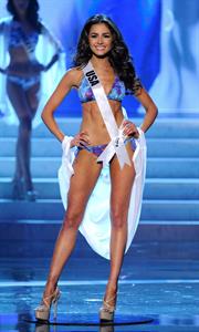 Miss USA 2012 Olivia Culpo is Miss Universe Pageant in Las Vegas (Dec 19, 2012) 