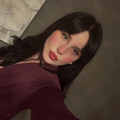 Grey Eyed Beauty taking a selfie