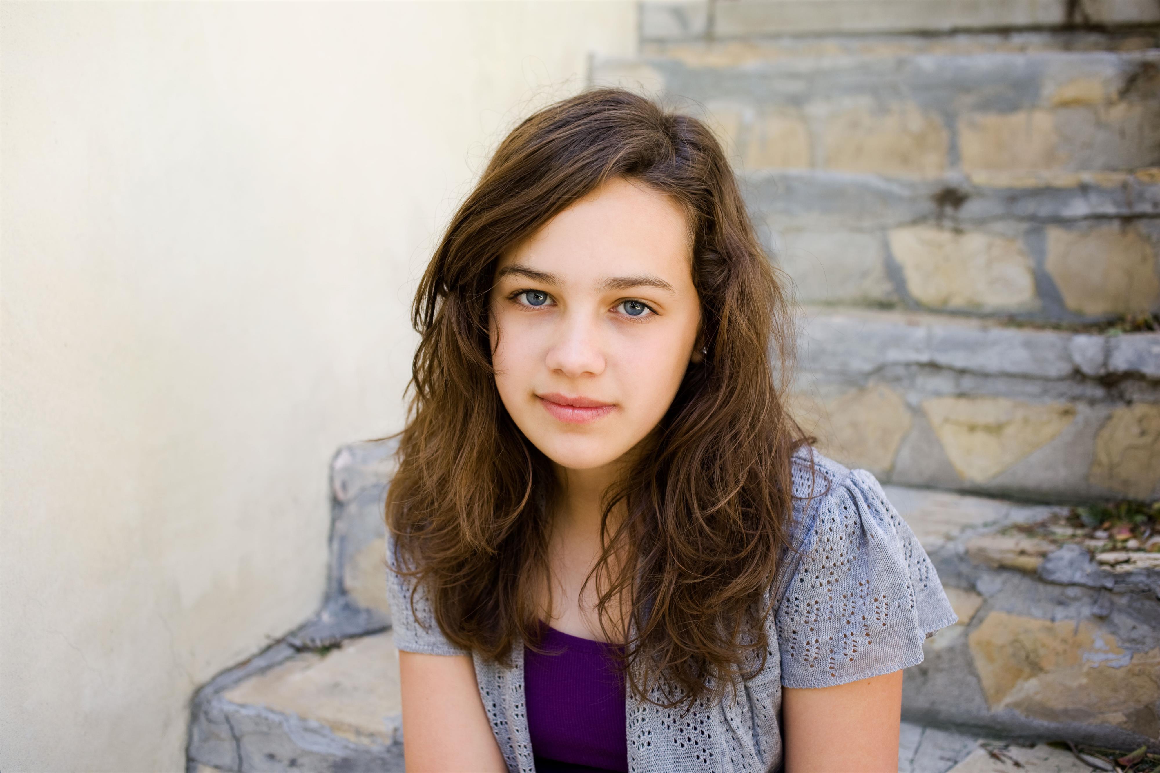 Mary Mouser Pictures.