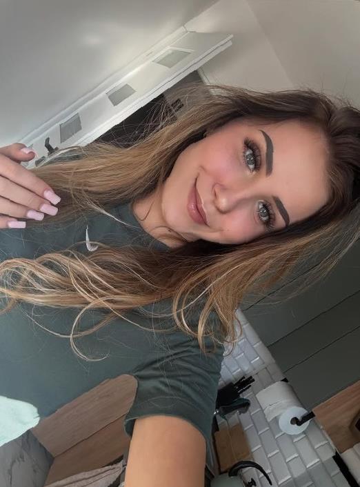 Inna Inna taking a selfie
