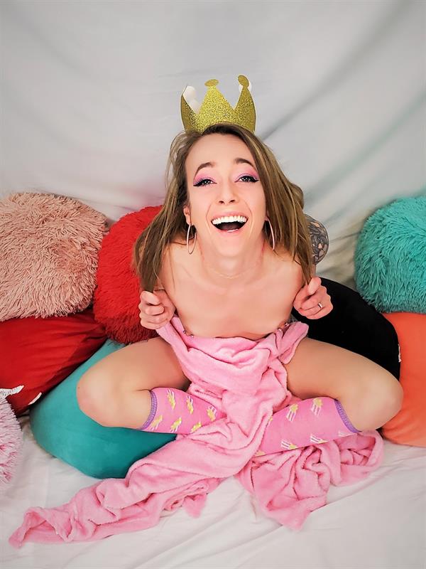 Riley Cyriis - breasts