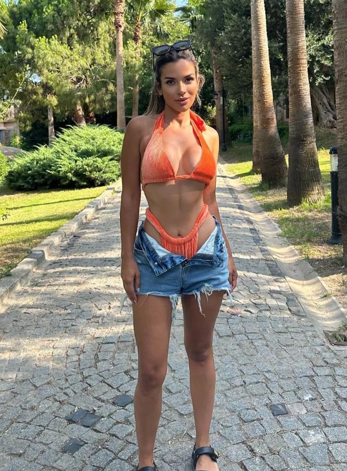 Ekin-Su Cülcüloğlu