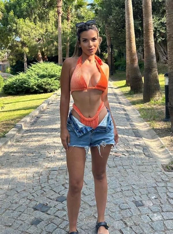 Ekin-Su Cülcüloğlu