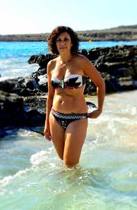 Stercy posing on the beach