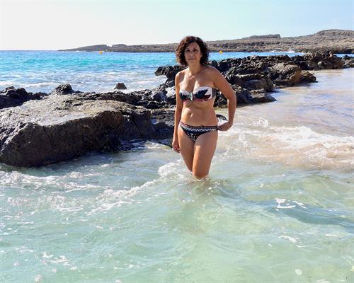 Stercy relaxed in bikini