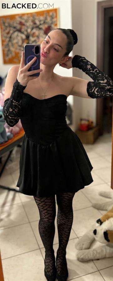 Valentina taking a selfie