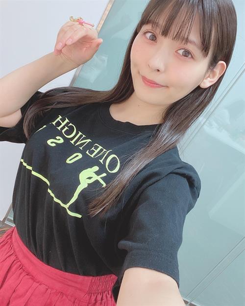 Sumire Uesaka taking a selfie