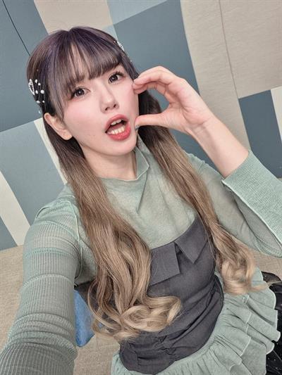 Machico taking a selfie