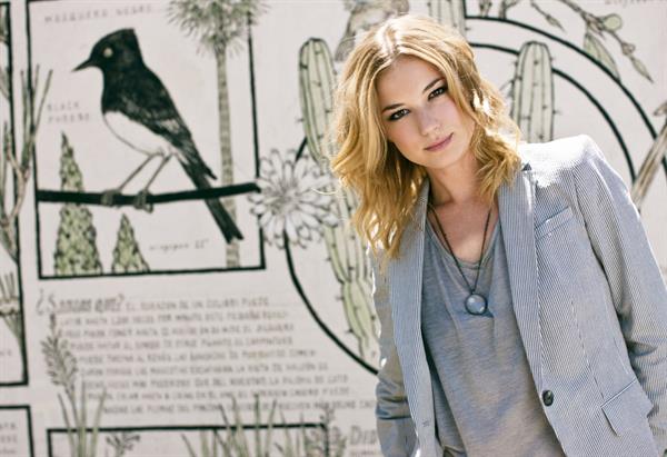 Emily VanCamp