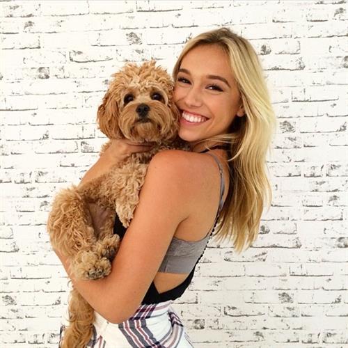 Alexis Ren