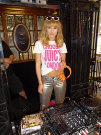 Suki Waterhouse