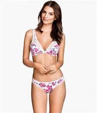 Emily Ratajkowski in lingerie