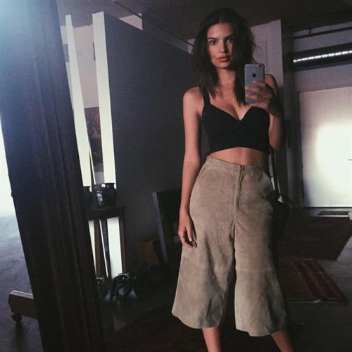 Emily Ratajkowski taking a selfie
