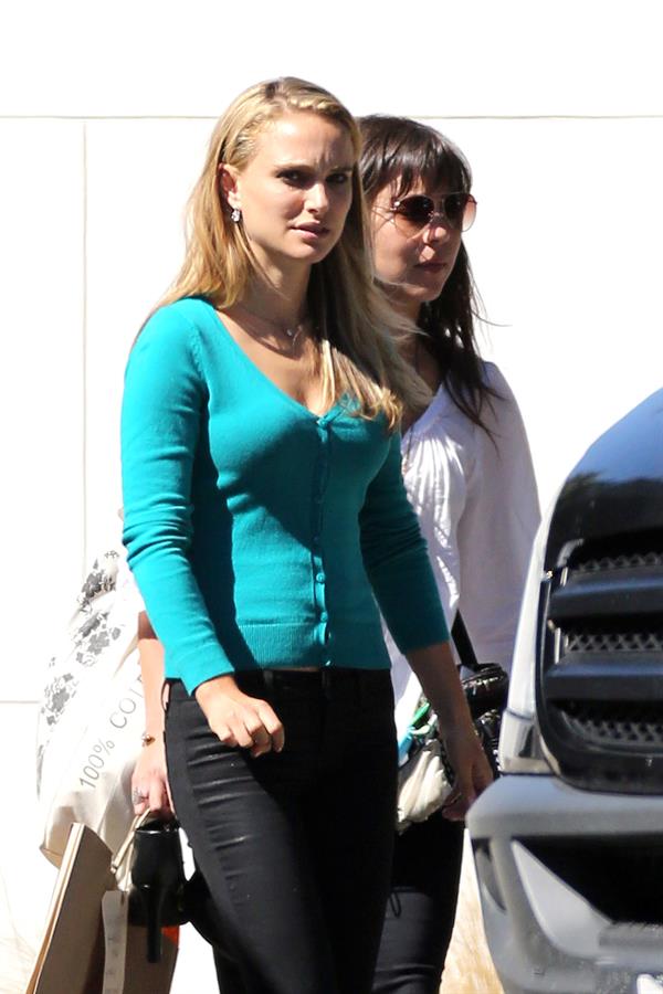 Natalie Portman on the set of a Terrence Malick film in Austin 10/19/12 