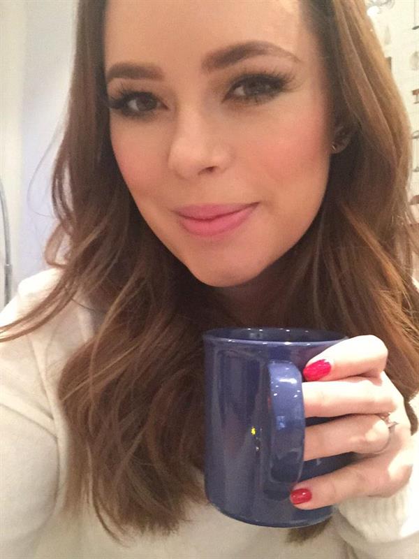 Tanya Burr taking a selfie