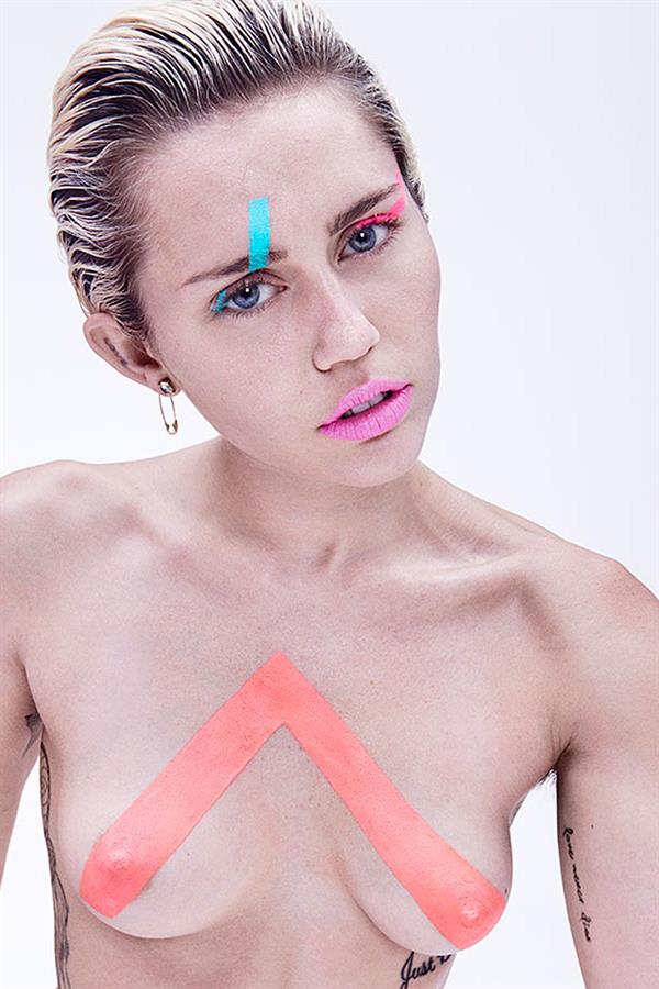 Miley Cyrus - breasts