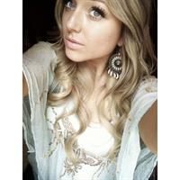 Chloe Harwood taking a selfie